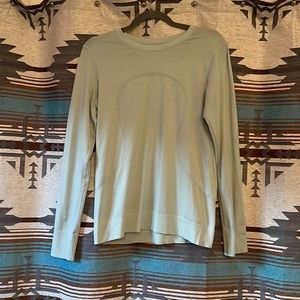 Lululemon Swiftly Tech. Loose fitting. Size 6. Mint color.